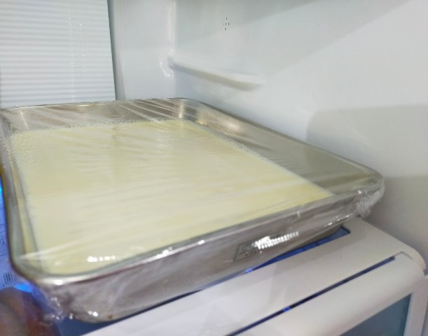 冷蔵庫で冷やしている豆乳プリン
